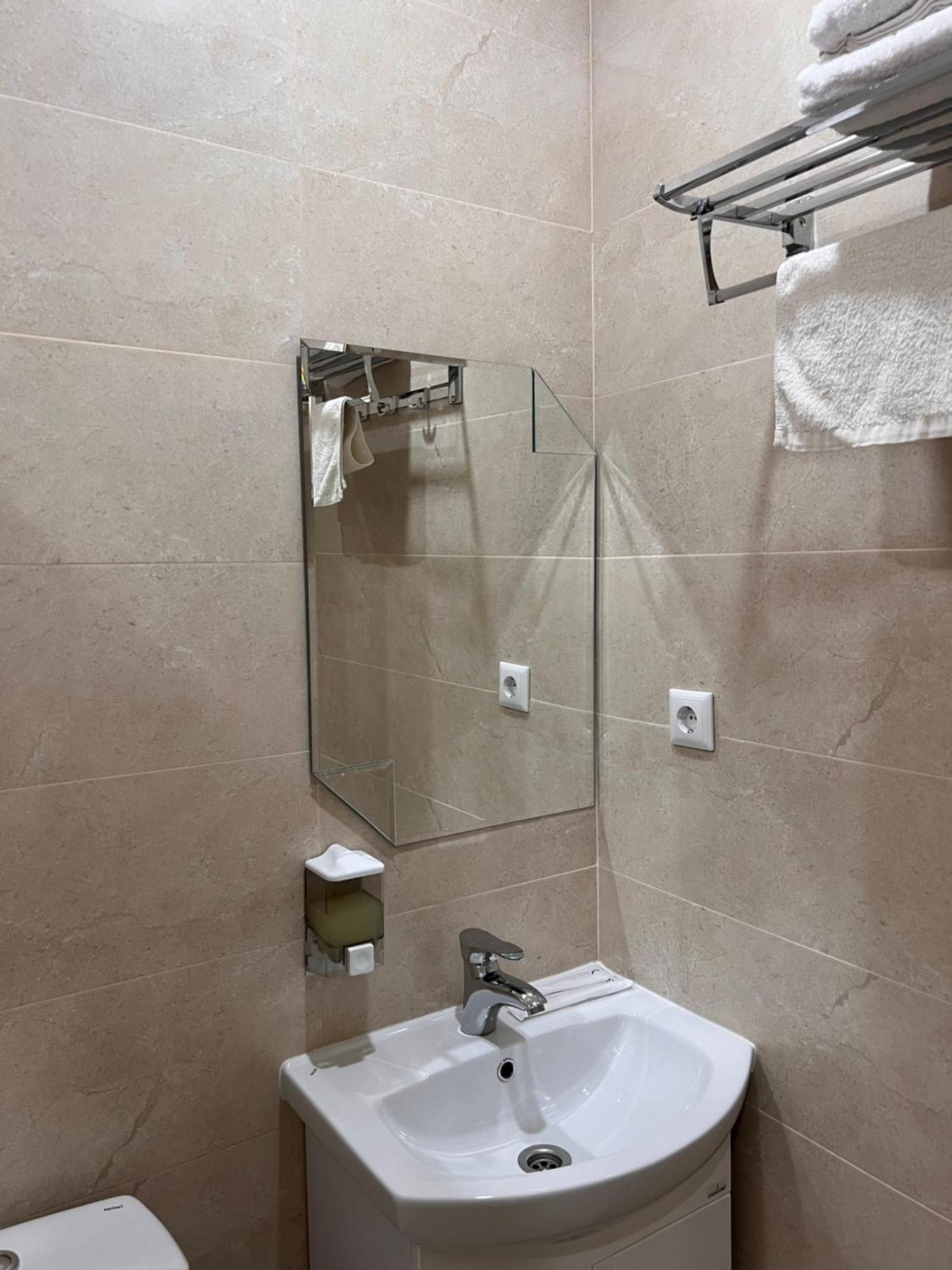 Гостинично-Банный Комплекс Майами Люкс Hotel Kosztanaj Kültér fotó